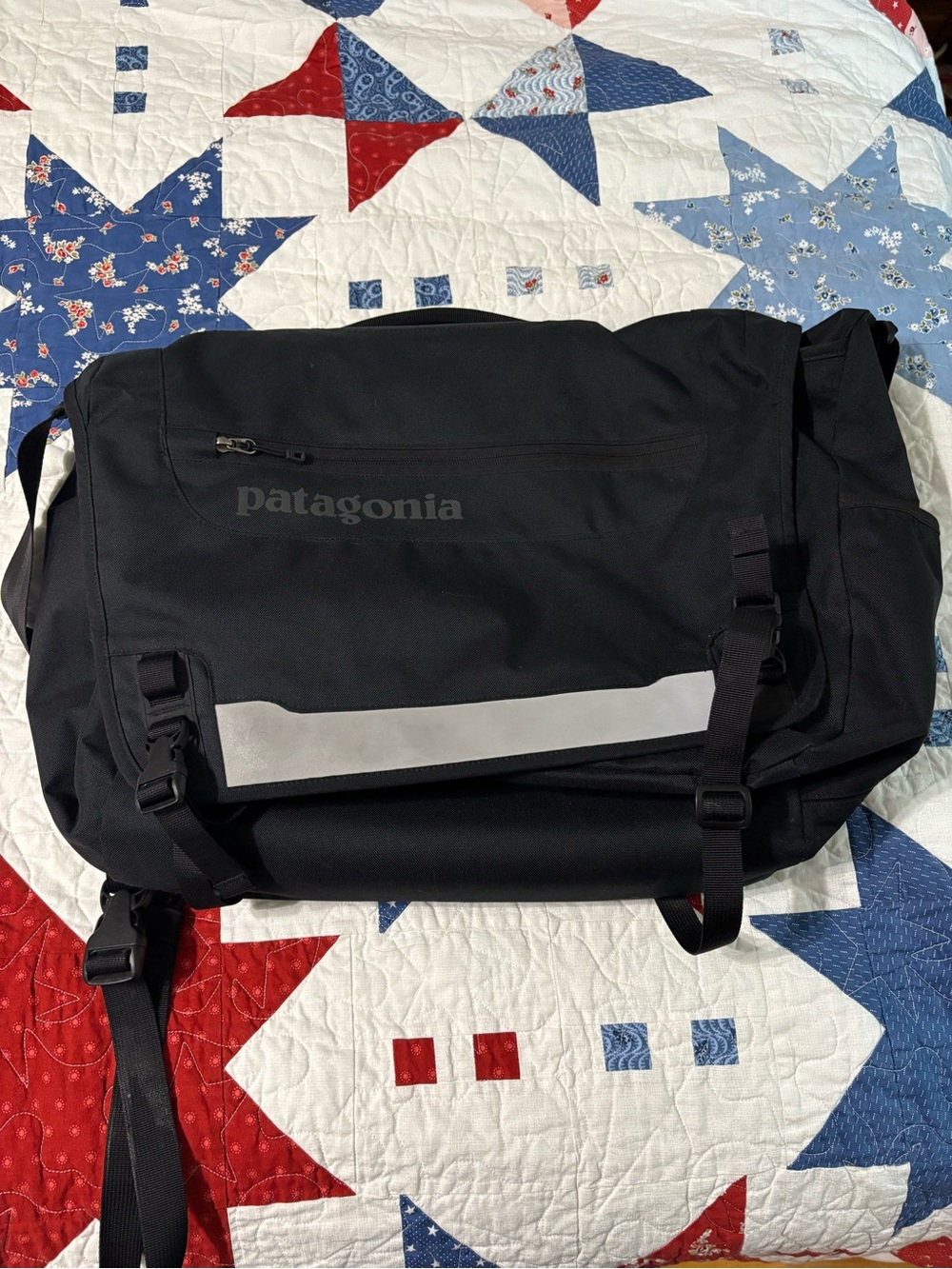 Patagonia Critical Mass Messenger Bag Large Capacity Black